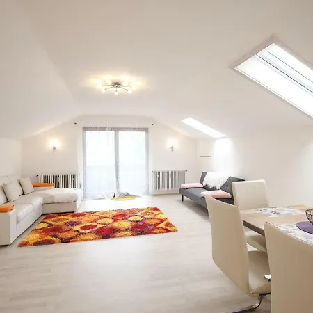 Lovely Center Apartment *